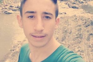 Yola &ccedil;ıkan &ccedil;ocuğu kurtarmak isterken kazada &ouml;ld&uuml;