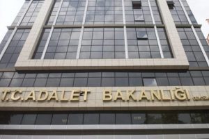Adalet Bakanlığı'nın olmayan ihalelerini işadamlarına pazarlamışlar