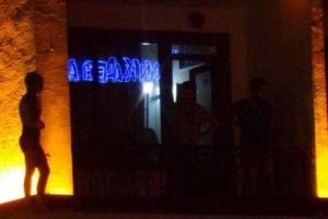 Sevgilisiyle kavga eden kadın otelin balkonunda intihara kalkıştı