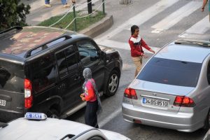 Yaşıtları okulda onlar ekmek peşinde!
