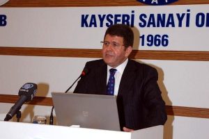 "H&uuml;k&uuml;met yabancı iş&ccedil;i &ccedil;alıştırmada sanayicilere y&ouml;n vermeli"