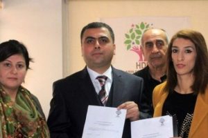 HDP'ye b&uuml;y&uuml;k şok: Sert bir a&ccedil;ıklama yapıp istifa etti!
