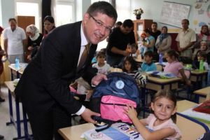 CHP'den okul &ccedil;antasında o detaya tepki