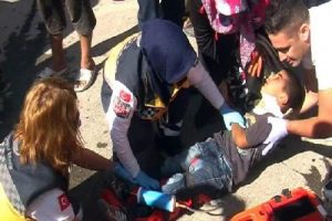 Hafif ticari aracın &ccedil;arptığı &ccedil;ocuk yaralandı