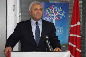 'Atat&uuml;rk'&uuml; AK Parti bayrağıyla kapattın' tartışması
