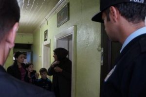 Edirne'de kiralık evlerde kalan sığınmacılar G&ouml;&ccedil; İdaresi'ne g&ouml;t&uuml;r&uuml;l&uuml;yor