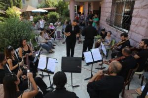 Yaşlılara klasik m&uuml;zik ziyafeti