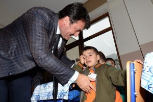 Bursa'da minik Samet'i teselli etmek D&uuml;ndar'a d&uuml;şt&uuml;