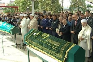 Erdoğan eşinin amcasının cenaze t&ouml;renine katıldı