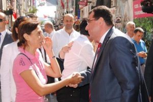 İzmir'de MHP'li adaylardan zeybekli start