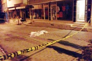 Cam temizliği yaparken d&uuml;şen kadın &ouml;ld&uuml;