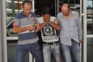 Hırsızlar kahvede kağıt oynarken yakalandı