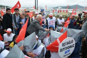 Perin&ccedil;ek'ten eylem yapan iş&ccedil;ilere destek ziyareti