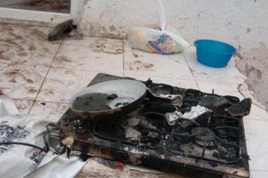 Ocakta unutulan yemek yangın &ccedil;ıkardı