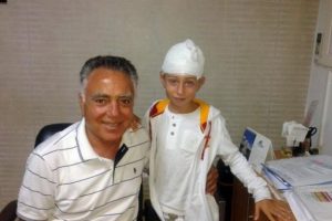 Kafatasındaki vida ve plakalardan kurtuldu