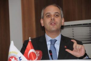 "Basın &ouml;zg&uuml;rl&uuml;ğ&uuml;n&uuml;n &ouml;n&uuml;nde engel var' diyenler, manşetlere baksın