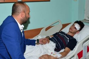 Bursaspor y&ouml;neticisi Ahmet Eraslan'dan Emre'ye Ziyaret