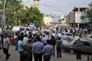 Polis memuru, eşine saldıran şahsı vurdu