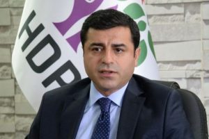Selahattin Demirtaş: Korku ve panik havası yaymaya &ccedil;alışıyorlar