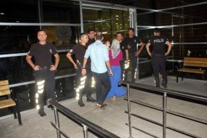 Sokak ortasında silahlı saldırı: 1 &ouml;l&uuml;