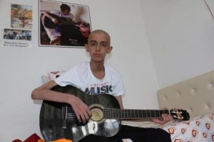 Liseli Ahmet'in kanserle m&uuml;cadelesine destek yağdı