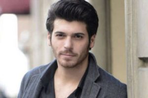 Oyuncu Can Yaman sokağa &ccedil;ıkamıyor!