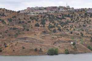 Baraj i&ccedil;indeki minareye bakıp ge&ccedil;mişi anıyorlar