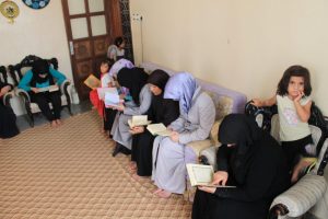Suriyeli m&uuml;lteci kadınlar, şehitler i&ccedil;in Kur'an okudu