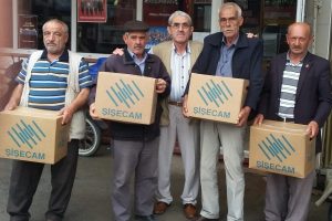Bursa'da iş&ccedil;iler kumanyalarını şehit ve gazi yakınlarına verdi