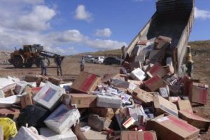 Uşak'ta 237 bin paket ka&ccedil;ak sigara imha edildi