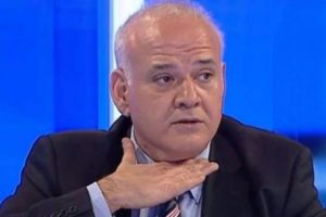 Ahmet &Ccedil;akar hakkında 'zorla getirilme' kararı