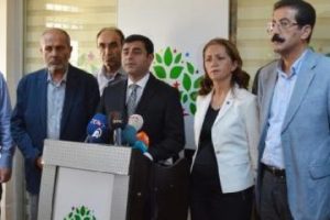 Demirtaş: "Cumhurbaşkanı sıfatını hak eden bir sıfatla konuşuyor olsa..."