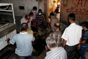 Yaşlı adamın cesedi bir evin mutfağında g&ouml;m&uuml;l&uuml; bulundu