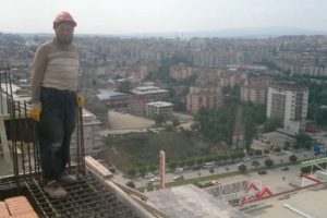 Bursa'da cami inşaatında &ouml;l&uuml;ml&uuml; kaza!