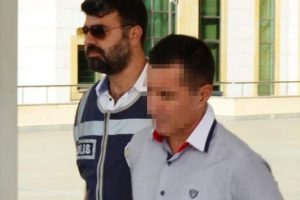 Zabıt katibi, hakimin kararını değiştirmekten tutuklandı
