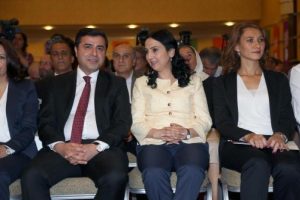 HDP Eş Başkanları, se&ccedil;im bildirgelerini a&ccedil;ıkladı