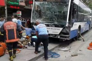 Otob&uuml;s kazasında &ouml;len 5 kişi toprağa verildi