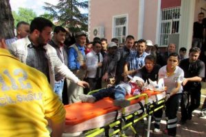 Engelli asans&ouml;r&uuml; altında kalan &ccedil;ocuk ağır yaralandı