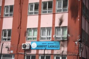 Okula ve sağlık ocağına saldırdılar