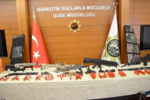 İstanbul'da l&uuml;ks villaya narkotik operasyonu