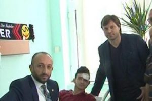 Bursaspor'dan Eskişehirspor taraftarı Emre'ye ziyaret