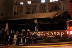 Beylikd&uuml;z&uuml;'nde iki katlı restoran kundaklandı