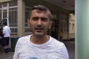 Karısının f&ouml;n makinesiyle darp ettiği adam polise sığındı