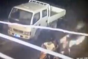 Sarhoş s&uuml;r&uuml;c&uuml; 4 kişiyi bi&ccedil;ti