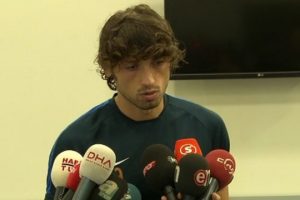 "Podolski elle kontrol etti"