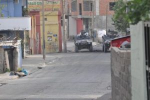 Diyarbakır'da 9 b&ouml;lgeye giriş-&ccedil;ıkış yasaklandı