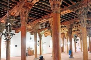 40 direkli &ccedil;ivisiz cami g&ouml;renleri hayran bırakıyor