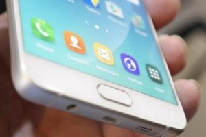 Galaxy Note 5'in b&uuml;y&uuml;k sorunu: Kilitlenme ve donma