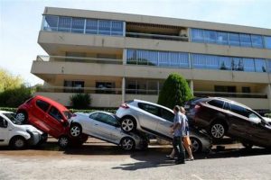 Fransa'nın g&uuml;neyini vuran sel nedeniyle &ouml;lenlerin sayısı 16'ya &ccedil;ıktı