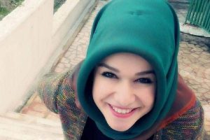&Uuml;niversiteli gen&ccedil; kız yolun karşısına ge&ccedil;emedi